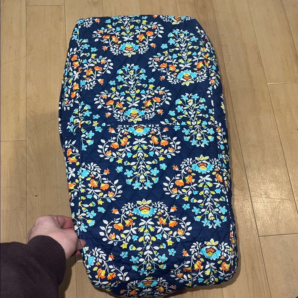 Vera Bradley retired "Chandelier Floral" pattern - Picture 13 of 15